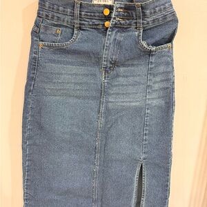 Stylish Blue Denim Skirt